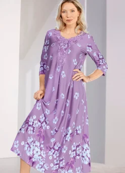 Nachthemd von "Laurina" mit Motivspitze am Ausschnitt