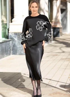 Pullover mit aufwendigen Blütenapplikationen