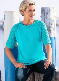 Pullover mit dekorativem Halsausschnitt