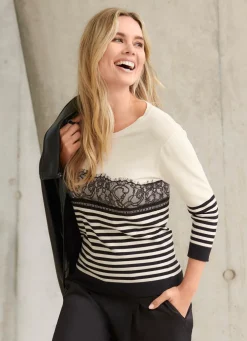 Pullover mit Spitzenbesatz