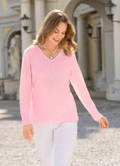 Pullover mit streckenden Strukturstreifen