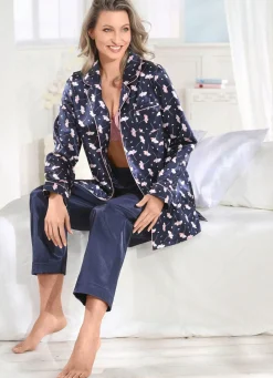 Schlafanzug, durchgeknöpft und Reverskragen