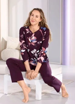 Schlafanzug, langen Ärmeln und langer Hose