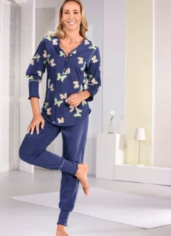 Schlafanzug mit gebogten Bündchenabschlüssen