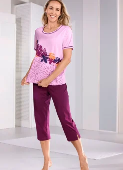 Schlafanzug mit kurzen Ärmeln und wadenlanger Hose