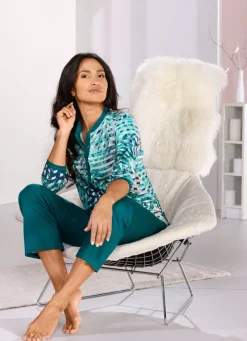 Schlafanzug mit langen Ärmeln und langer Hose