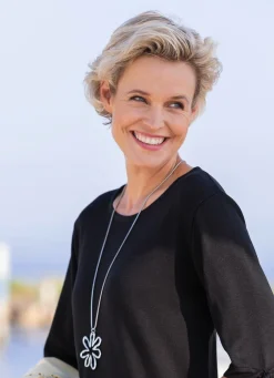 Schlangenkette mit blütenförmigem Anhänger