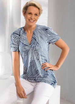 Shirt mit raffinierter Ausschnittlösung