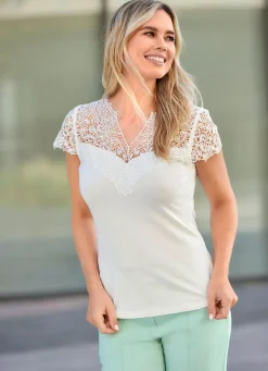 Shirt mit Spitzenverarbeitung