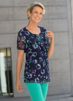 Shirt mit unterlegtem Spitzenbesatz