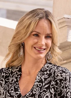 Silberfarbene Ohrringe aus hochwertigem Metall