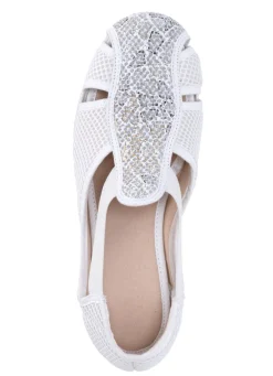 Slipper mit luftigen Durchbrüchen