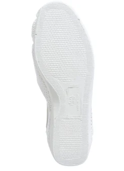 Slipper mit luftigen Durchbrüchen