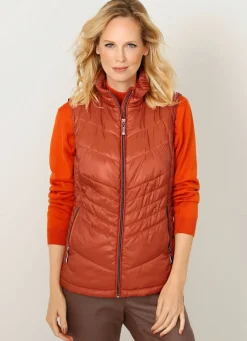 Steppweste mit seitlich figurschmeichelnder Längssteppung