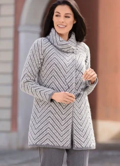 Strickjacke mit aufwendigen Details