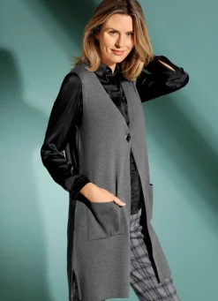 Strickweste mit dekorativem Verschluss