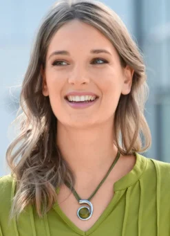 Textilkette mit Glas-Anhänger